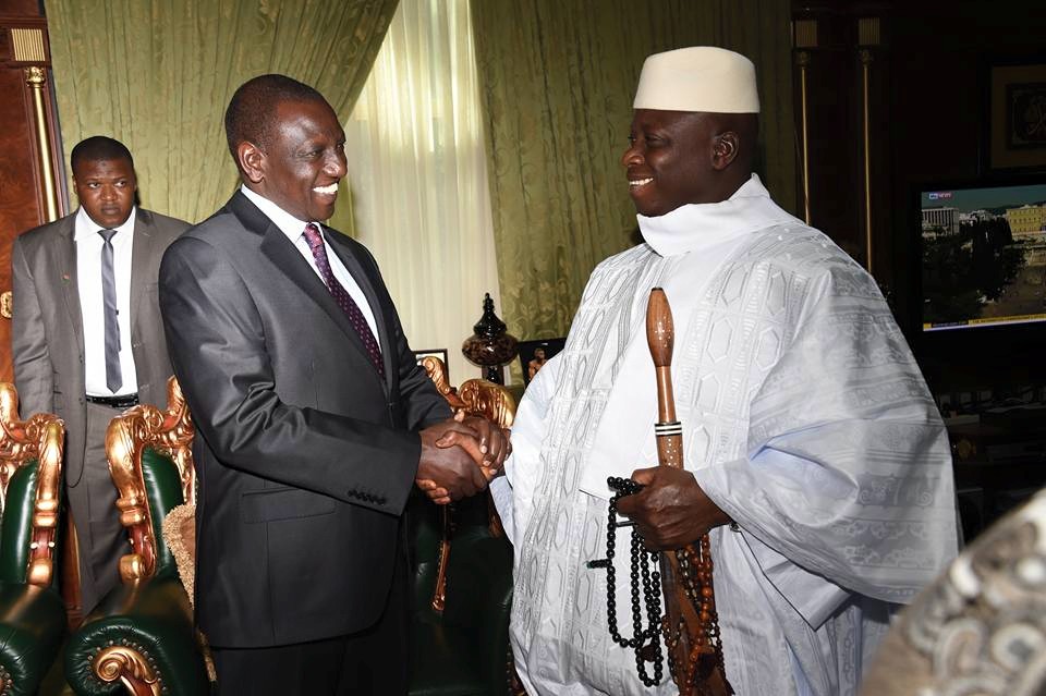 ガンビアでジャメー大統領と会談するケニアのルト・大統領特使（副大統領）